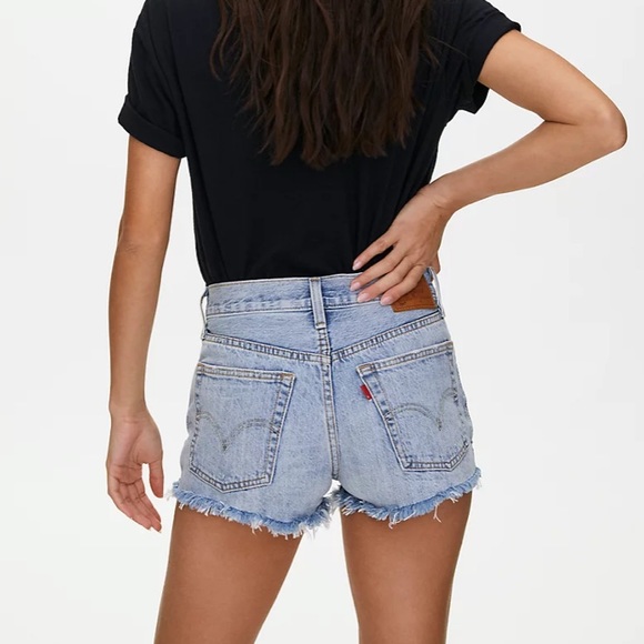 LEVI’S 501 | Med Light Wash Denim Jean Cut Off Shorts - Size: 25 - Picture 2 of 14